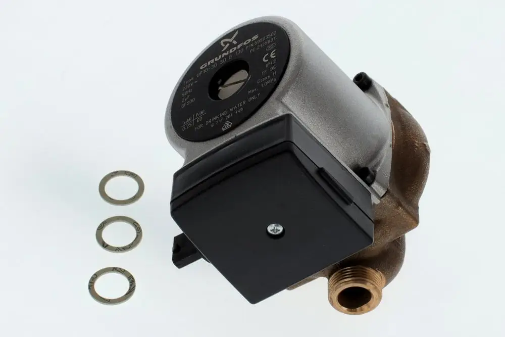 Bosch Wasserpumpe für Trinkwasseranwendungen, mit einem Metallgehäuse und zugehörigen Dichtungsringen im Bild.